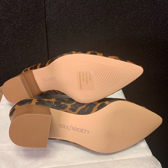 Kerah Pointed Toe Pump
SOLE SOCIETY - Picture 11 of 15